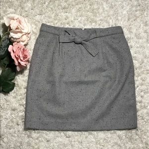 Adorable gray tweed lined skirt with bow